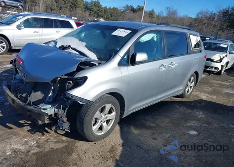 2011 Toyota Sienna Le V6 из США, поврежденный, VIN 5TDKK3DC2BS102571